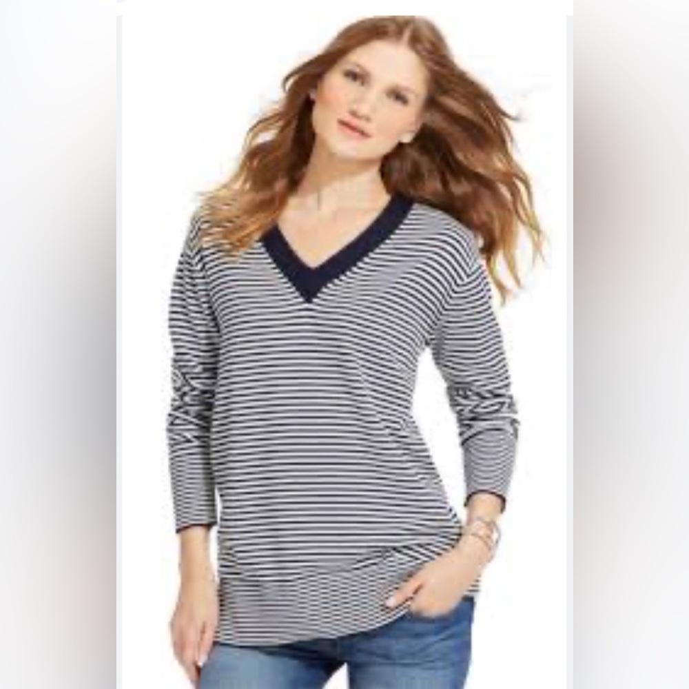 Tommy Hilfiger women’s size large long sleeve, V-neck knit sweater